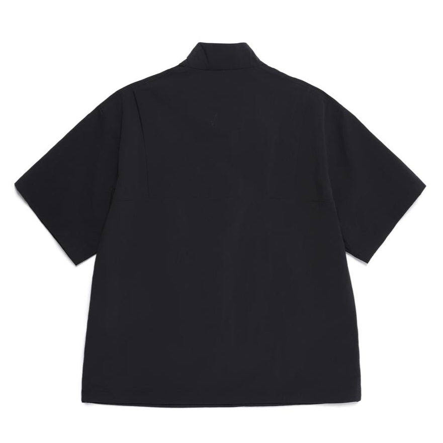 ADELIE LIGHTWEIGHT WOVEN STRETCH STANDNECK SHORT SLEEVE ANORAK CARBON BLACK