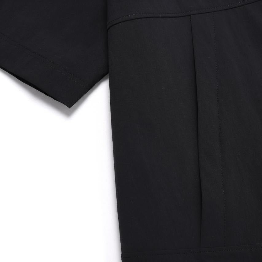 ADELIE LIGHTWEIGHT WOVEN STRETCH STANDNECK SHORT SLEEVE ANORAK CARBON BLACK