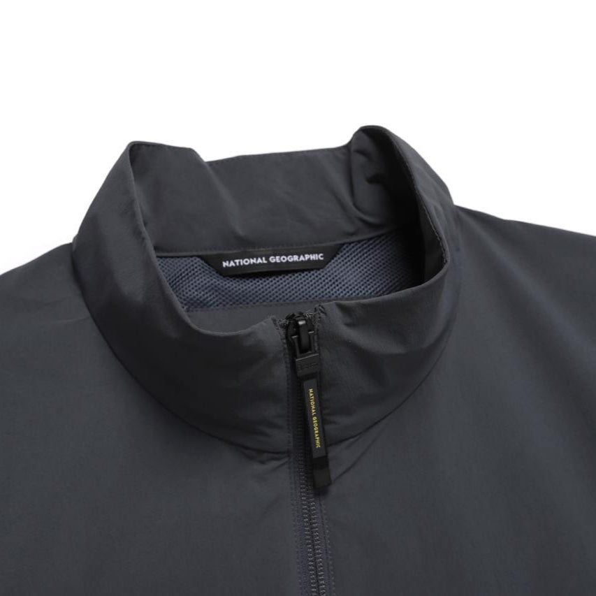 ADELIE LIGHTWEIGHT WOVEN STRETCH STANDNECK SHORT SLEEVE ANORAK CHARCOAL