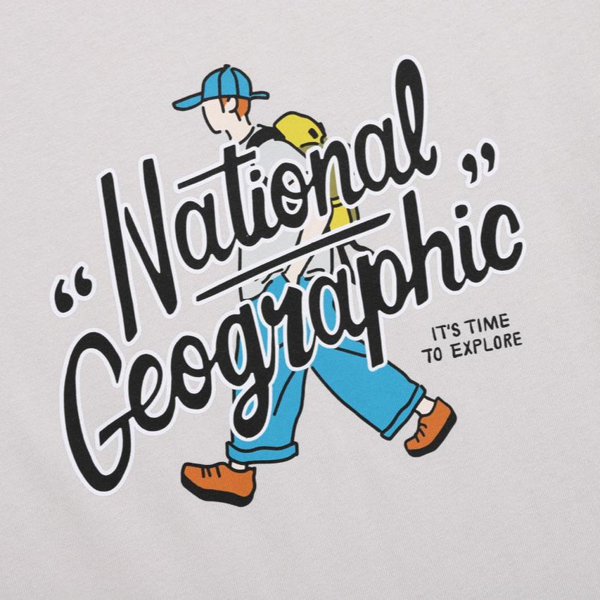 UNISEX TREASURE WALKER SEMI-OVER FIT GRAPHIC H/TEE ICE GREY