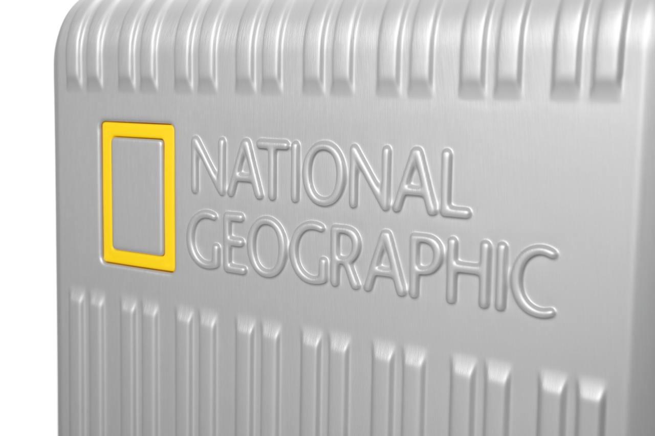 NATIONAL GEOGRAPHIC MATE CARRIER 28 INCH SILVER