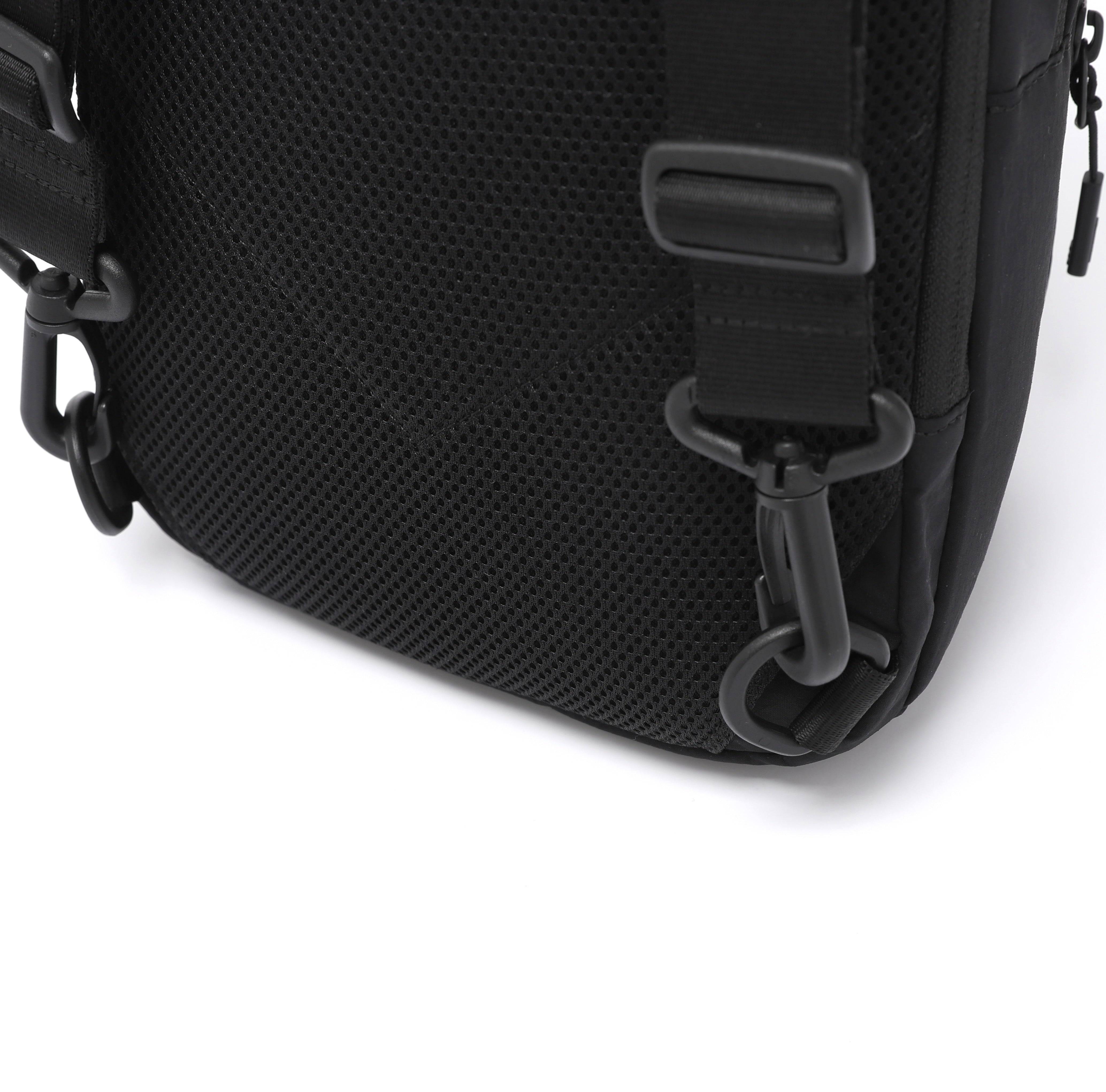 DAILY SLINGBAG BLACK