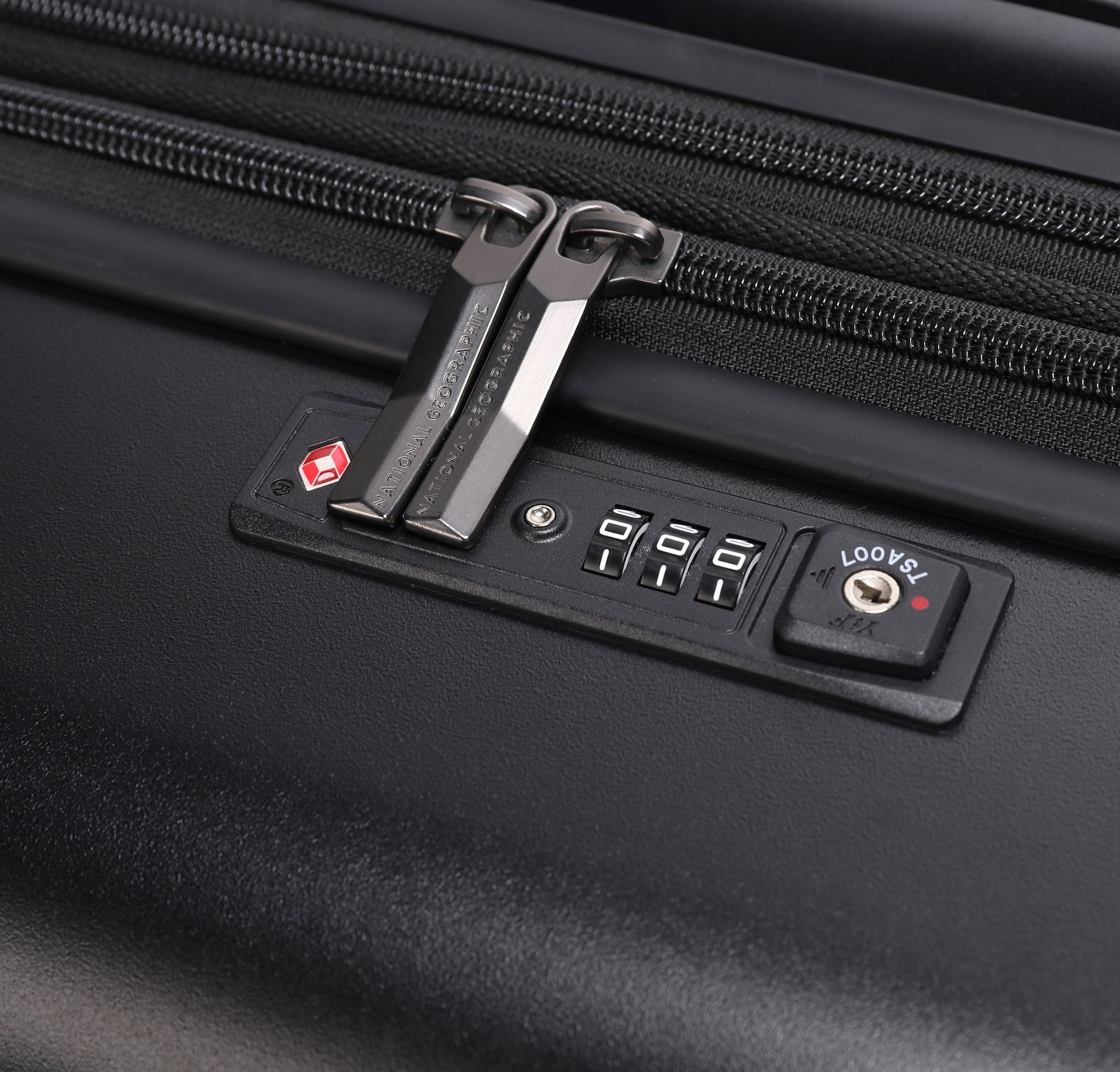ARCH LUGGAGE 26 BLACK