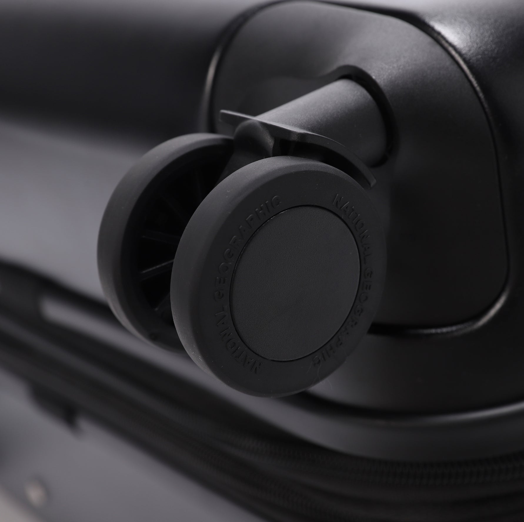 ARCH LUGGAGE 26 BLACK