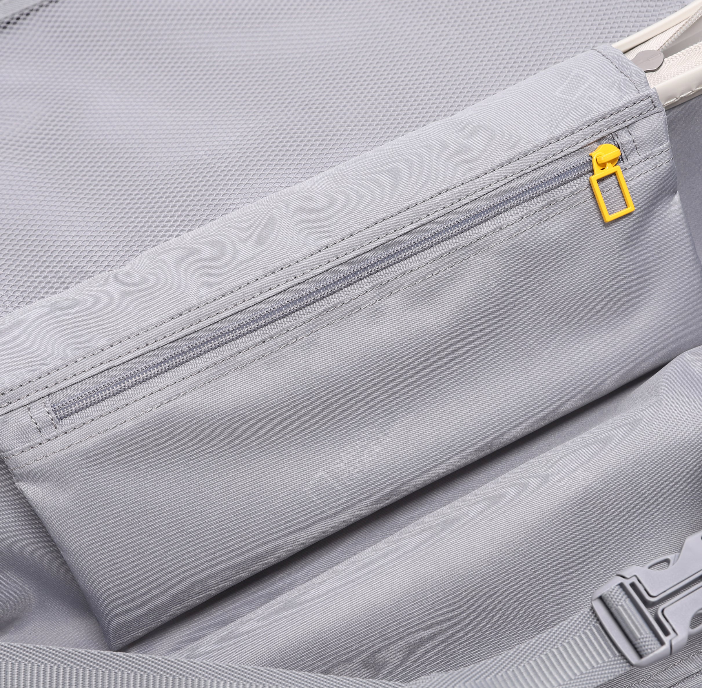ARCH LUGGAGE 20 IVORY