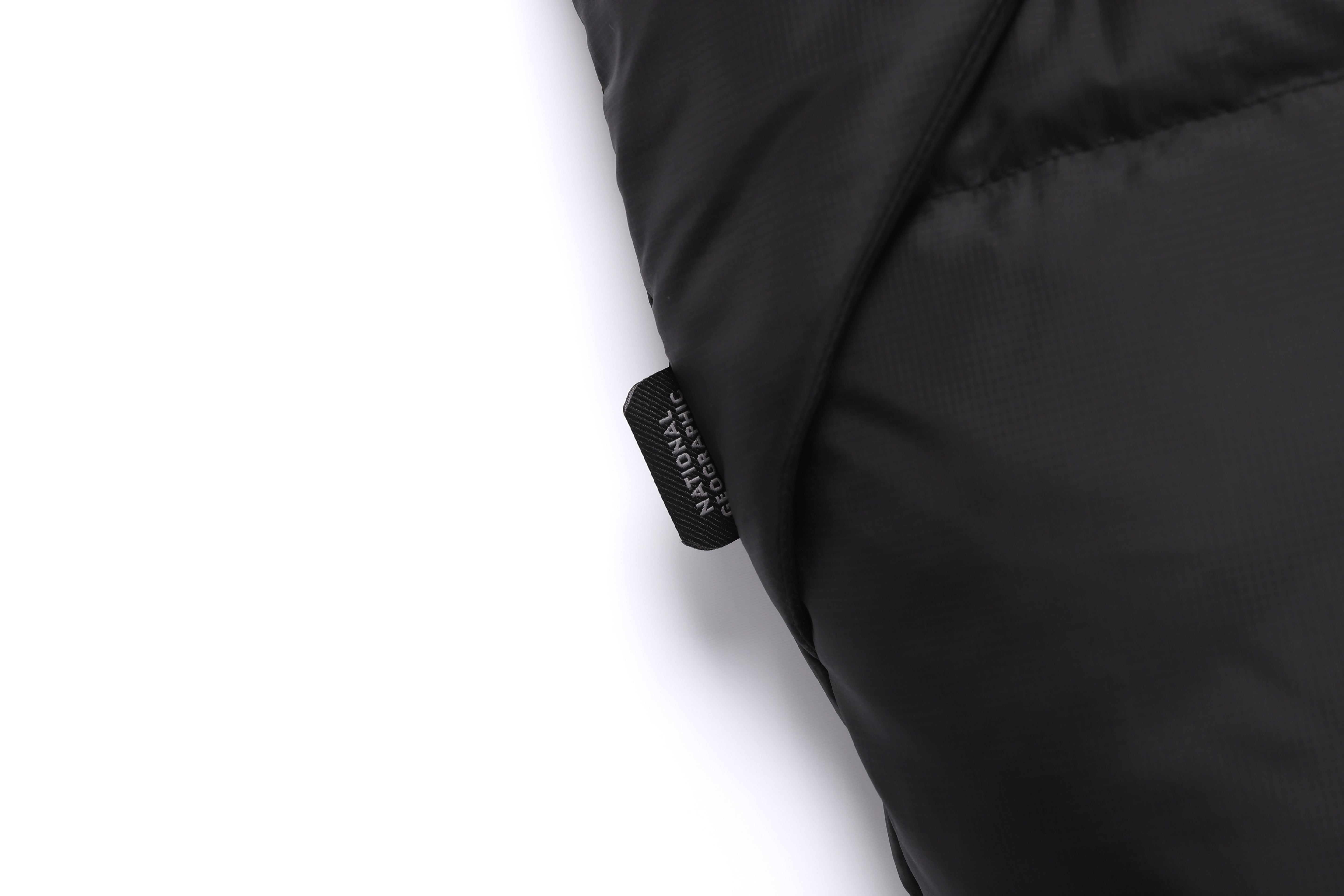 EIRA HIGH-NECK GOOSE DOWN VEST HITAM