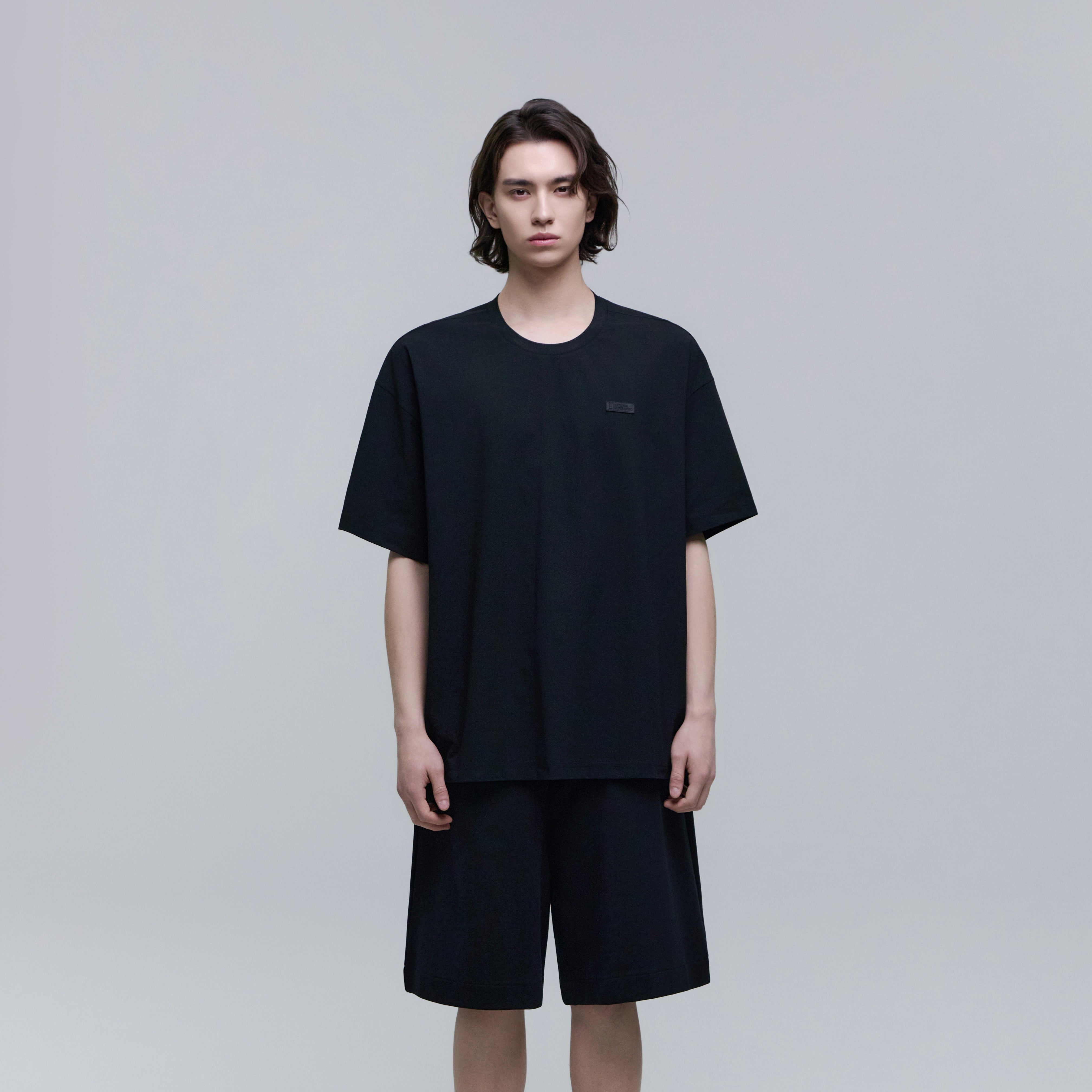 KRAZ SMALL LOGO SEMI OVER FIT SHORT SLEEVE T-SHIRT CARBON BLACK