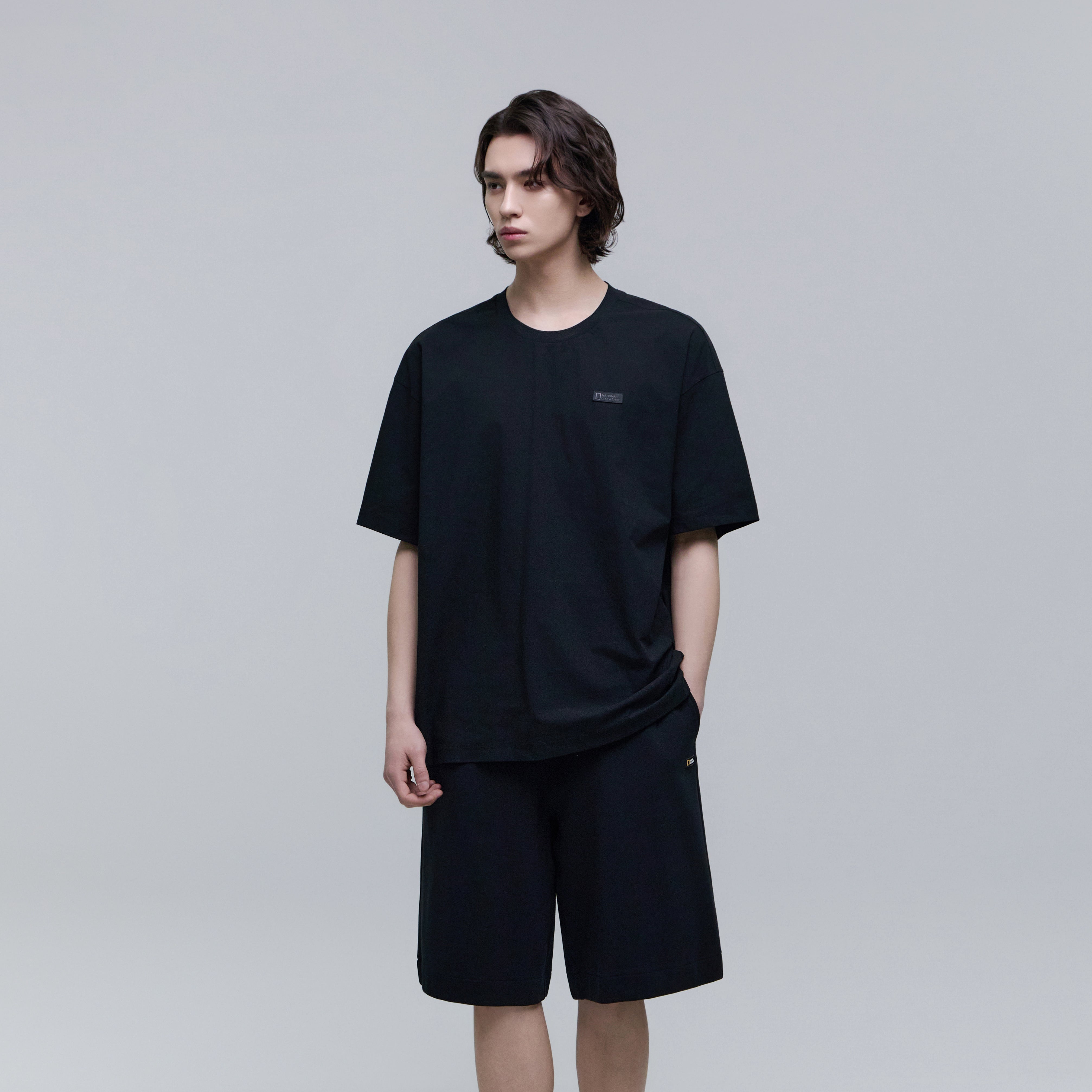 KRAZ SMALL LOGO SEMI OVER FIT SHORT SLEEVE T-SHIRT CARBON BLACK