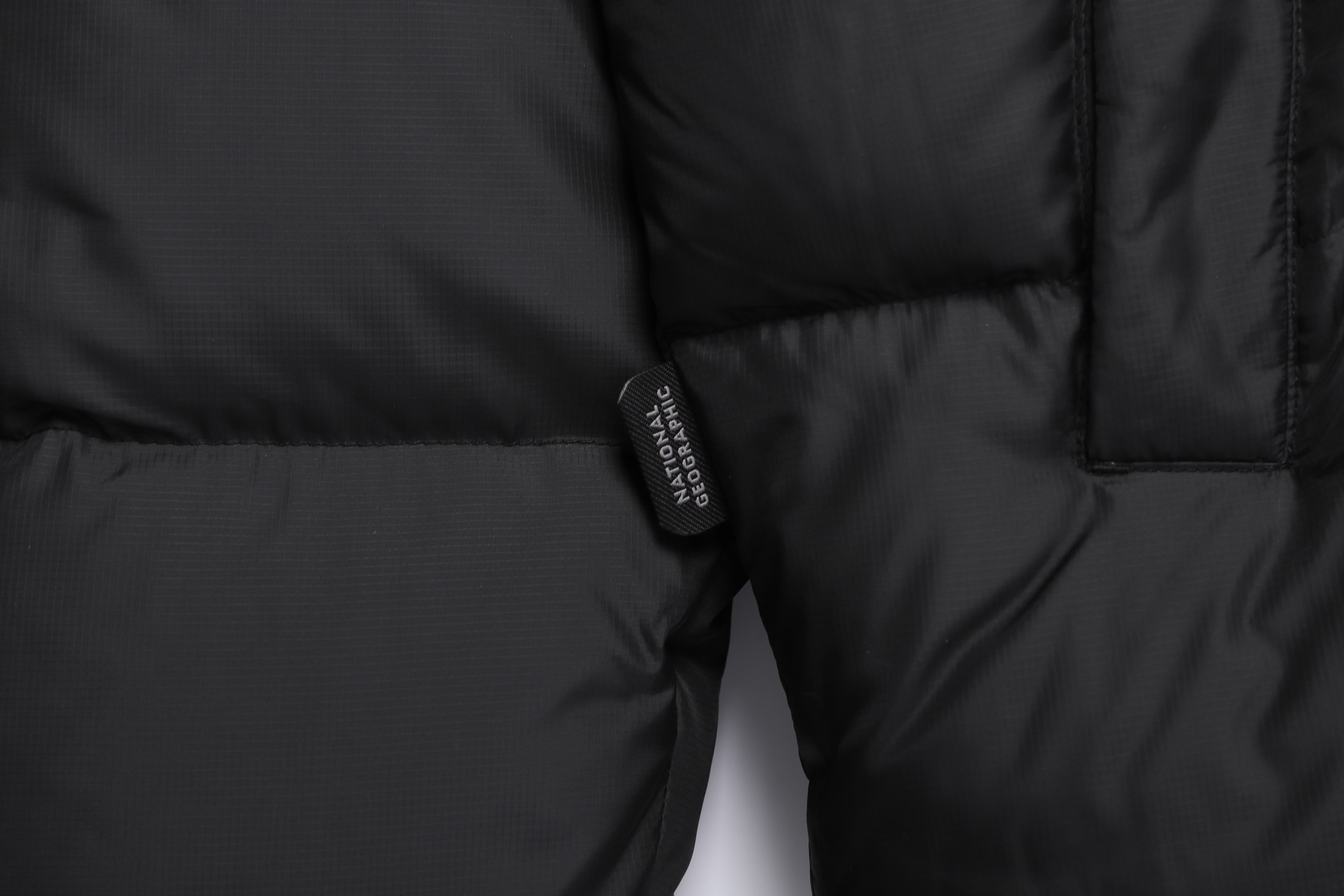 EIRA SHORT LENGTH HIGH NECK GOOSE DOWN JUMPER HITAM