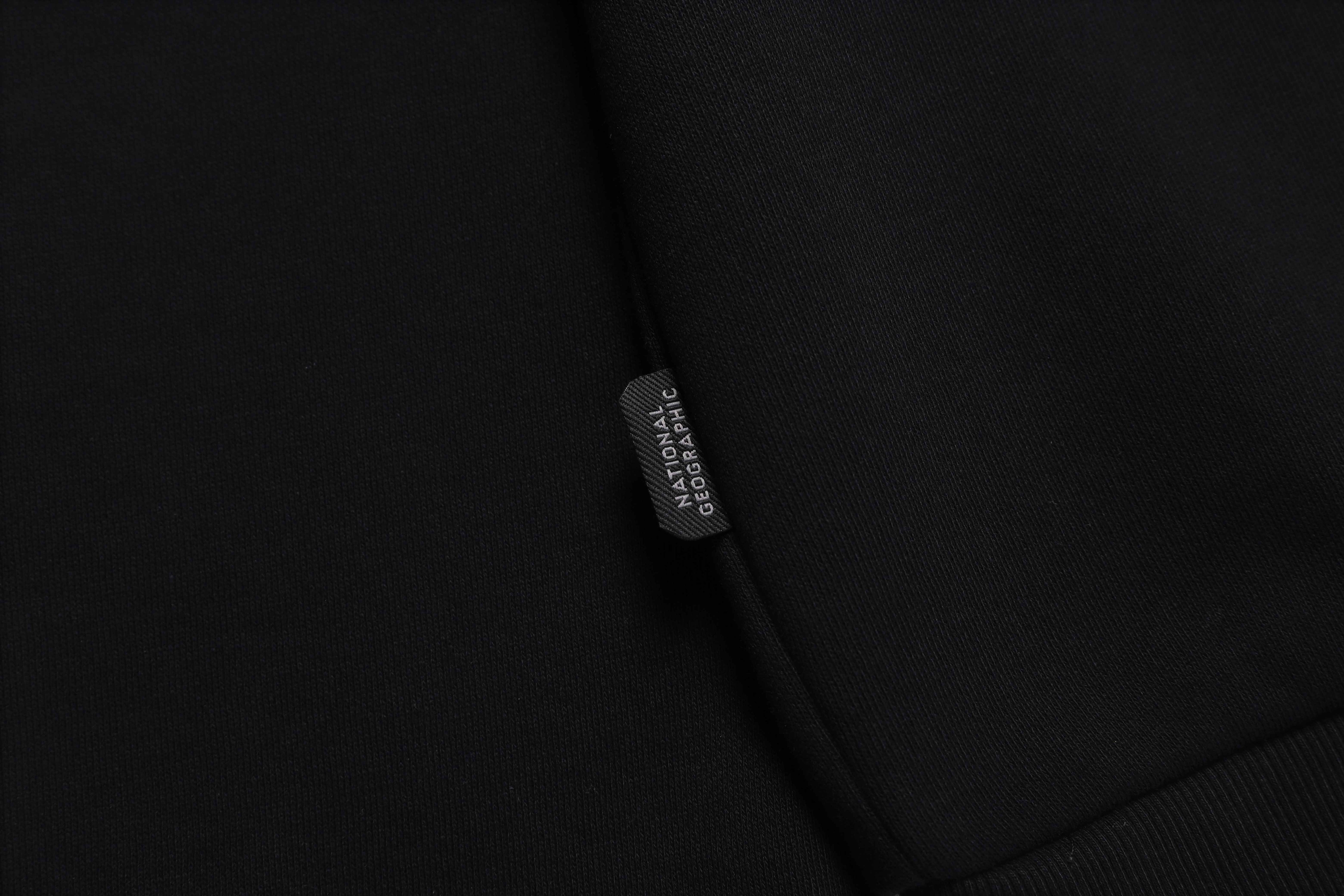 PLICATA SMALL LOGO SWEATSHIRT HITAM