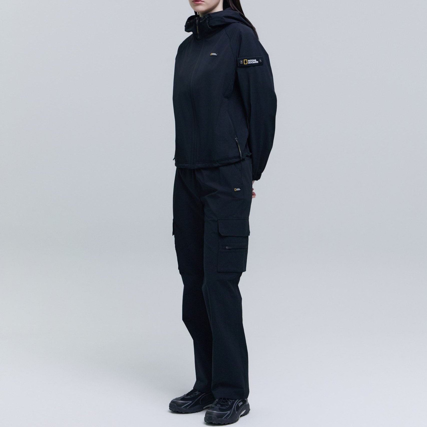 WOMEN ADELIE LIGHT WOVEN STRETCH STRAIGHT PANTS CARBON BLACK