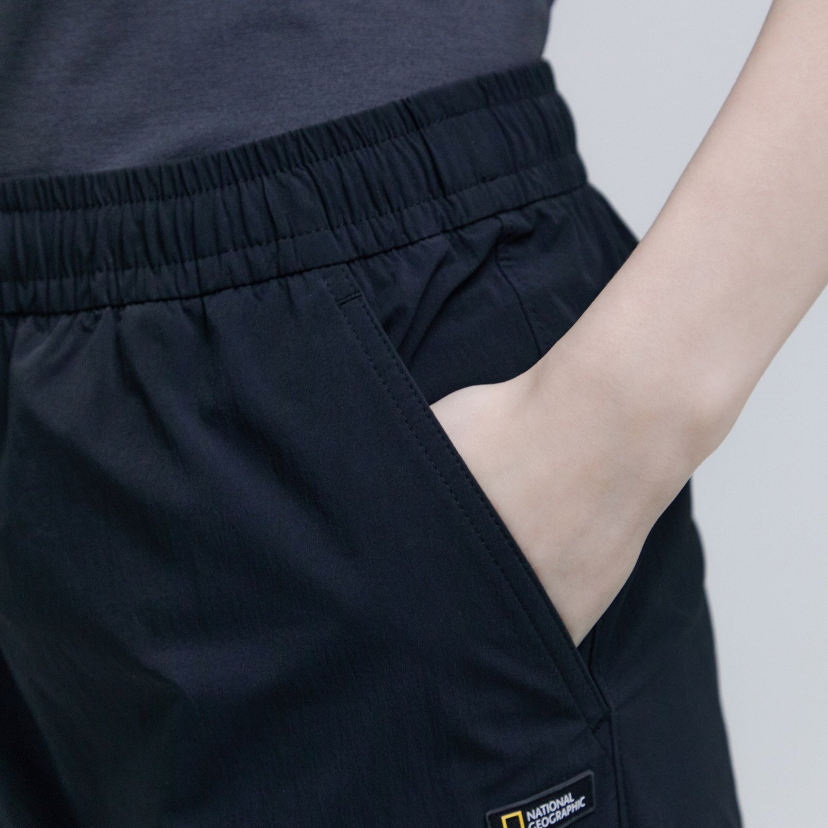 WOMEN ADELIE LIGHT WOVEN STRETCH STRAIGHT PANTS CARBON BLACK