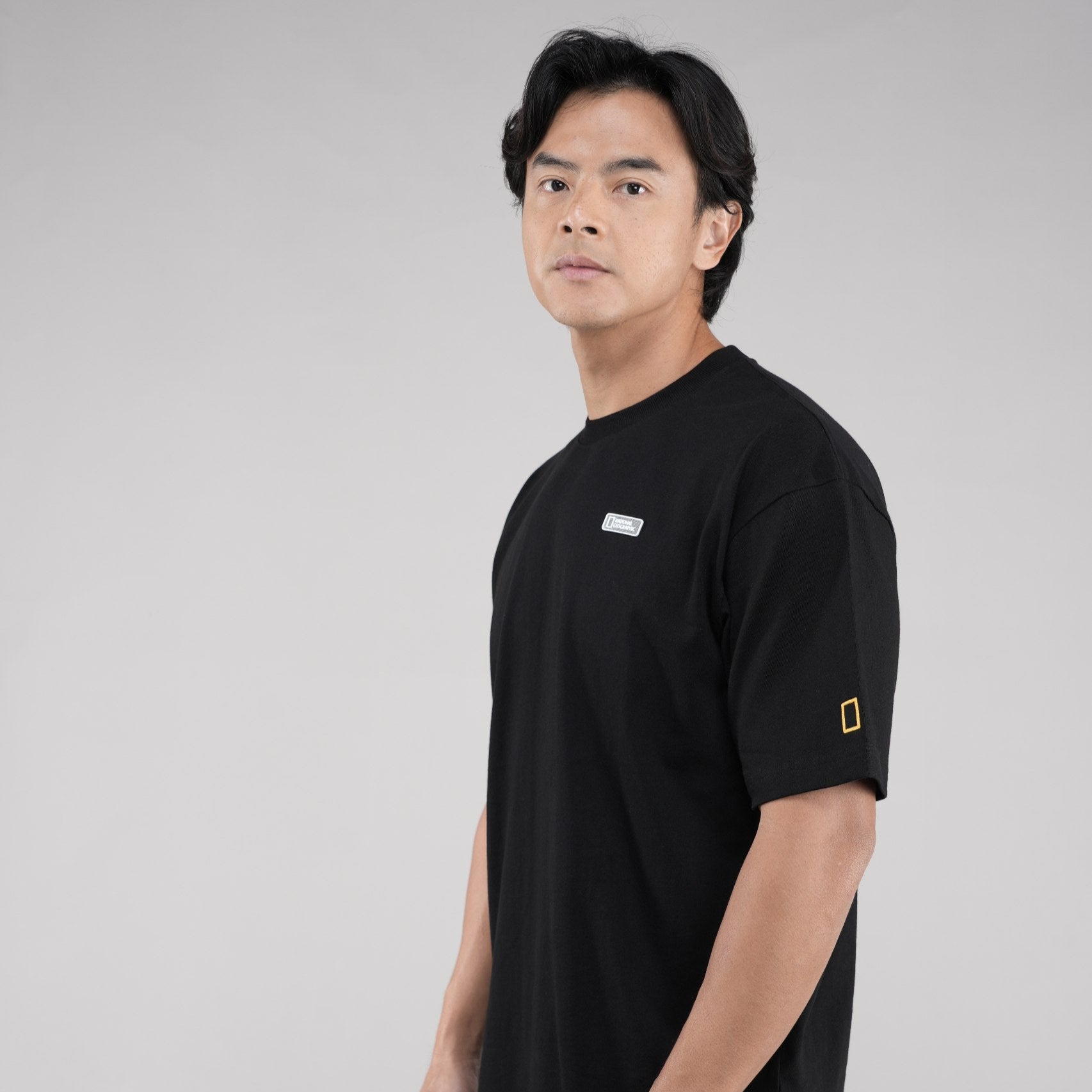 INDONESIA ISLAND GRAPHIC T-SHIRT (SEMI OVER FIT) BLACK