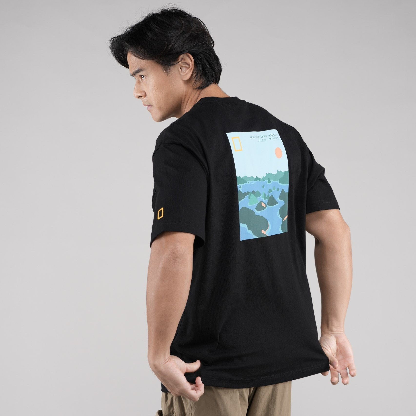 INDONESIA ISLAND GRAPHIC T-SHIRT (SEMI OVER FIT) BLACK
