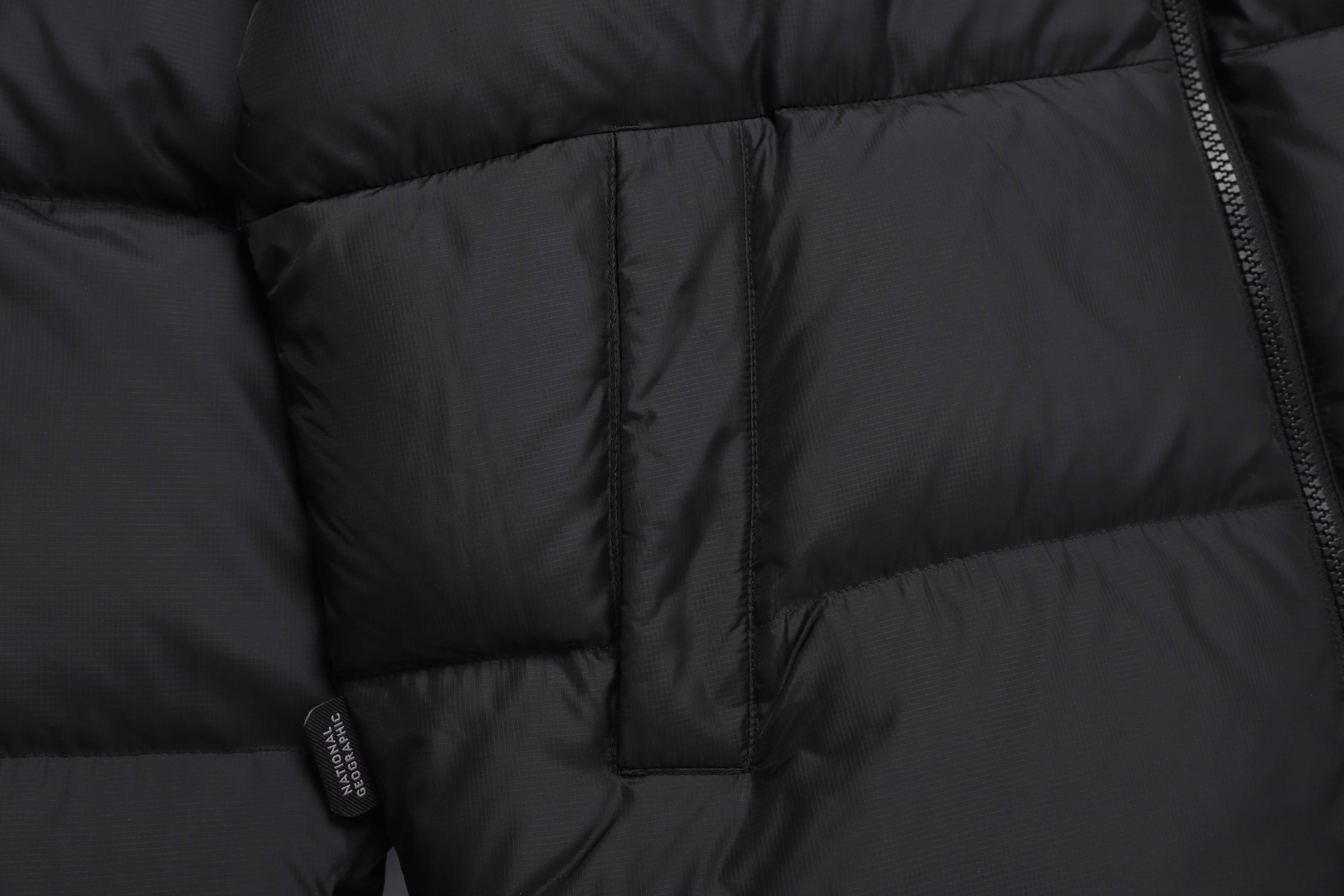 EIRA SHORT LENGTH HIGH NECK GOOSE DOWN JUMPER HITAM