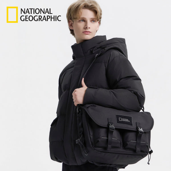 Signature Cross Bag Black: Gaya, Kualitas, dan Fungsionalitas dalam Satu Tas