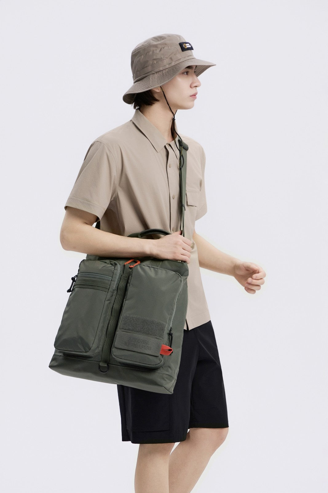 CREST HELMET BACK KHAKI