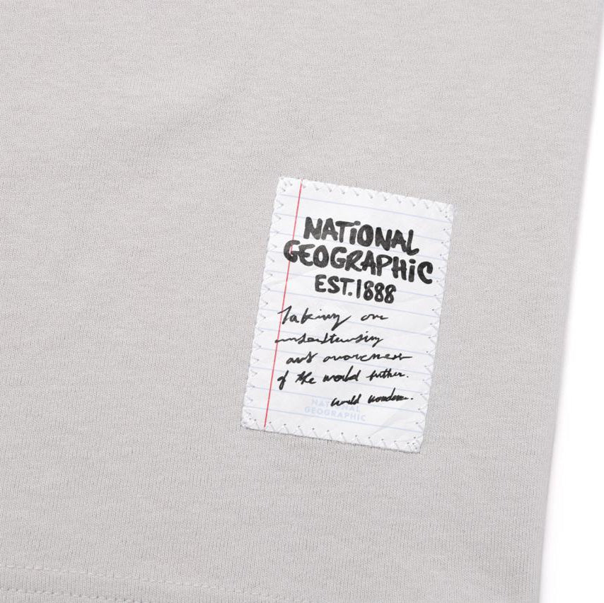 UNISEX TREASURE WALKER SEMI-OVER FIT GRAPHIC H/TEE ICE GREY