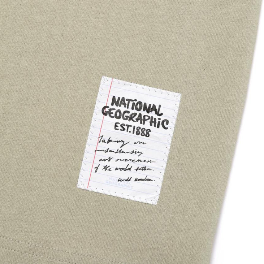 UNISEX TREASURE CREW SEMI-OVER FIT GRAPHIC H/TEE BEIGE KHAKI