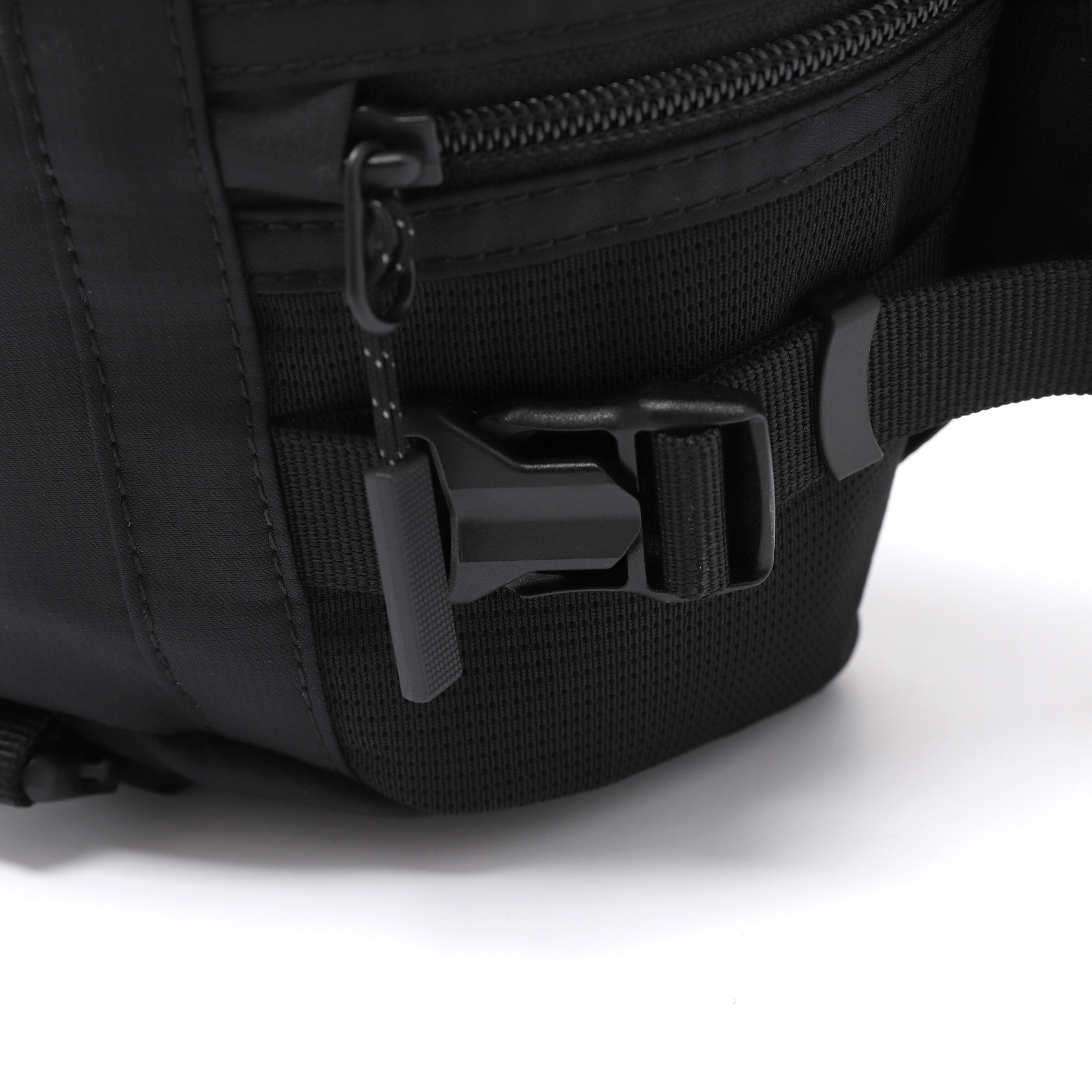 NATURE HIP SACK BLACK