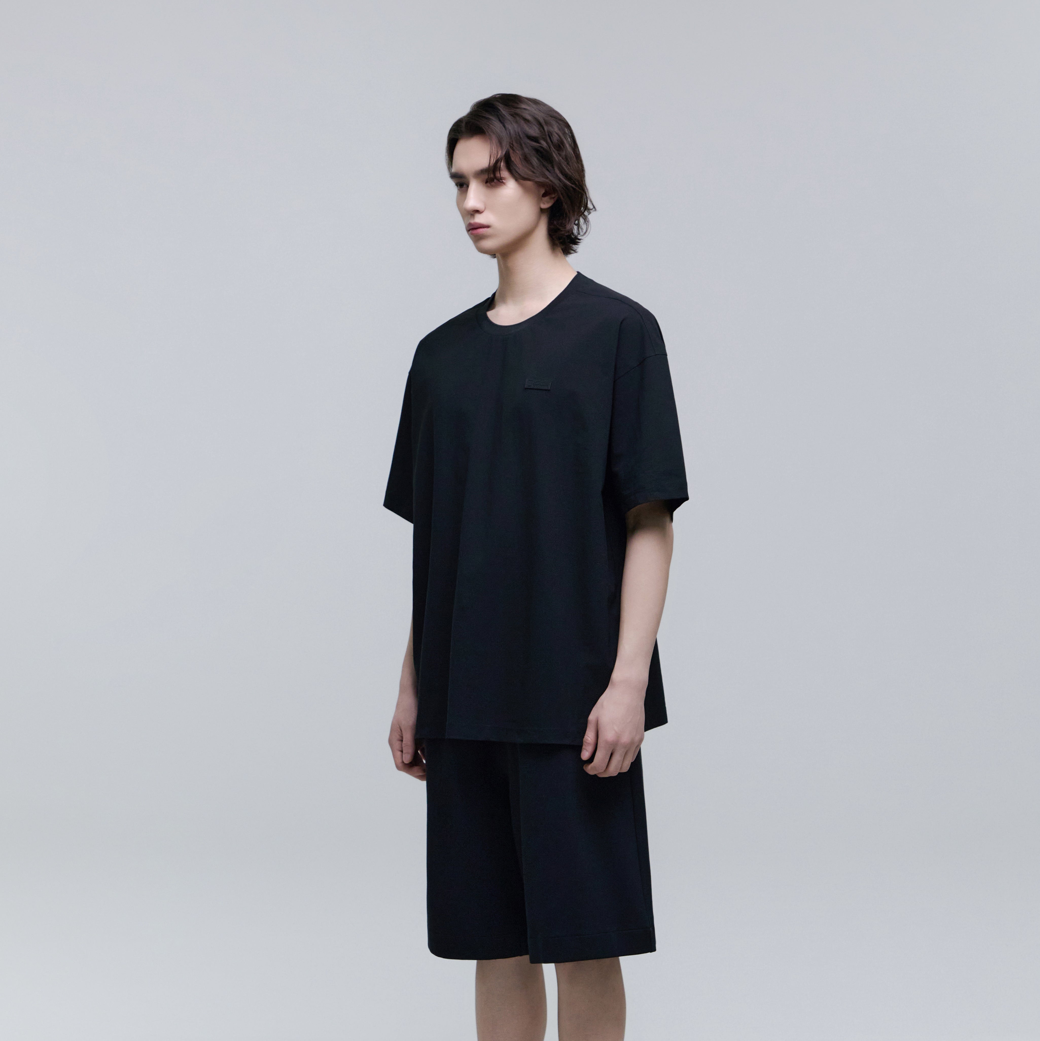 KRAZ SMALL LOGO SEMI OVER FIT SHORT SLEEVE T-SHIRT CARBON BLACK