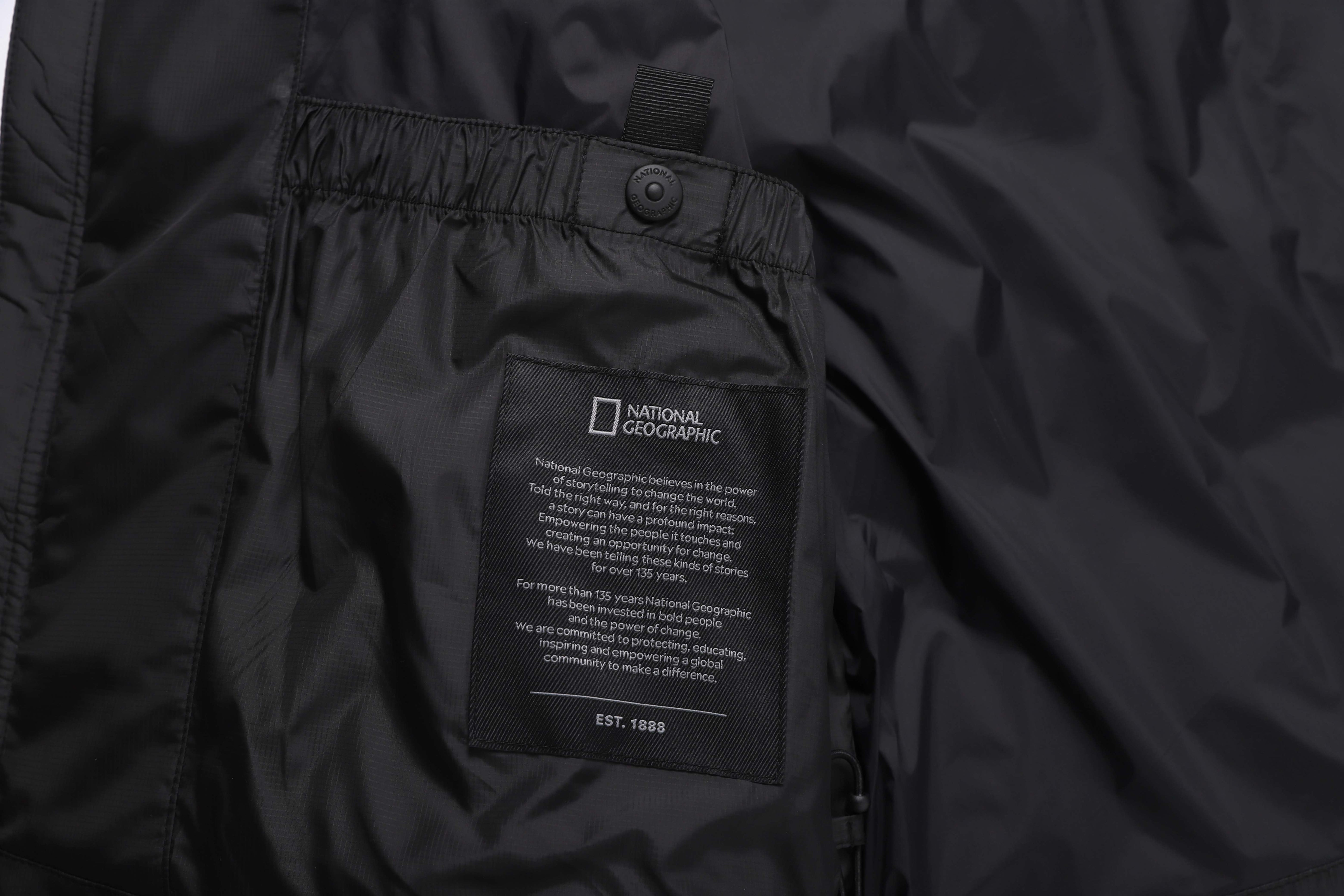 EIRA SHORT LENGTH HIGH NECK GOOSE DOWN JUMPER HITAM