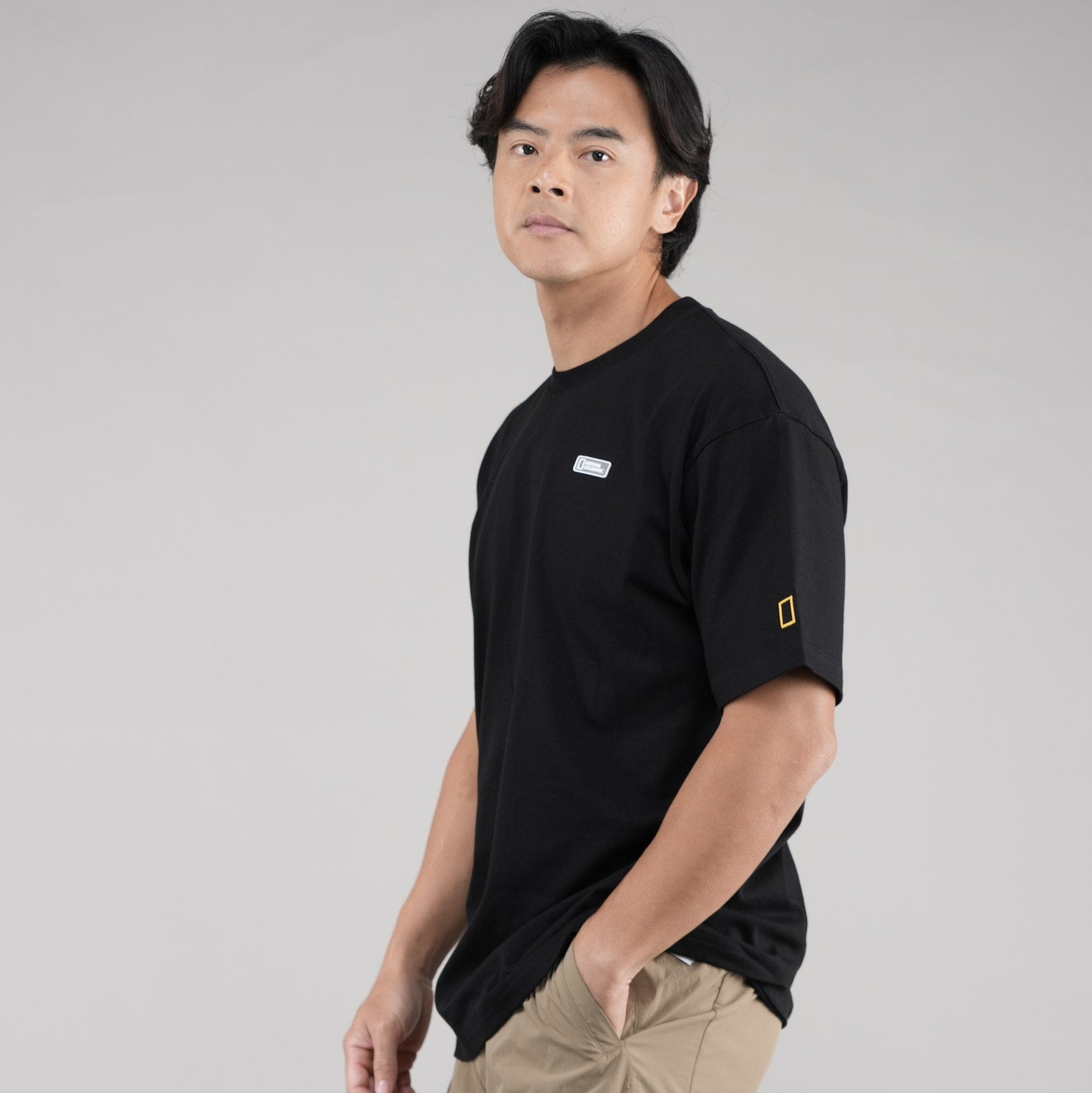 INDONESIA ORANGUTAN SHORT SLEEVE T-SHIRT (SEMI OVER FIT) BLACK