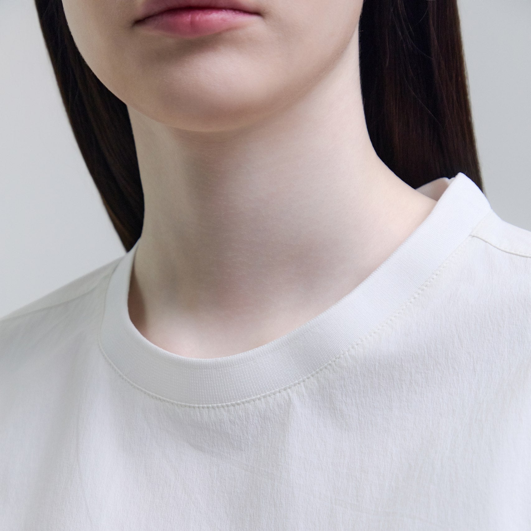 WOMEN ADELIE LIGHT WOVEN STRETCH ROUND NECK SHORT SLEEVE T-SHIRT BIRCH