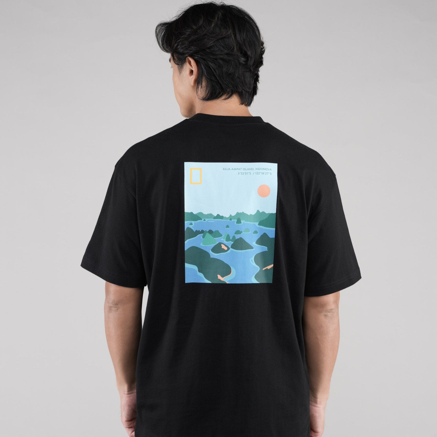 INDONESIA ISLAND GRAPHIC T-SHIRT (SEMI OVER FIT) BLACK